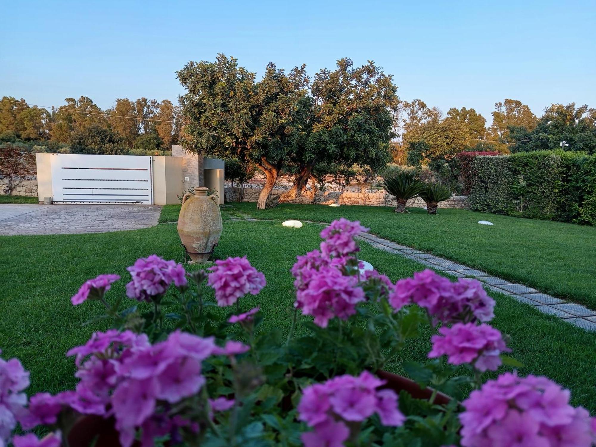 La Giara Guest House マリーナ・ディ・モーディカ エクステリア 写真